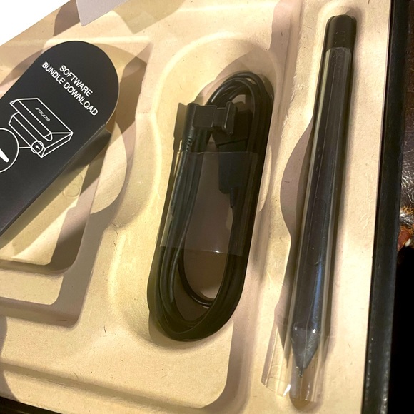 Wacom Intuos White Pen Tablet S - Picture 7 of 15